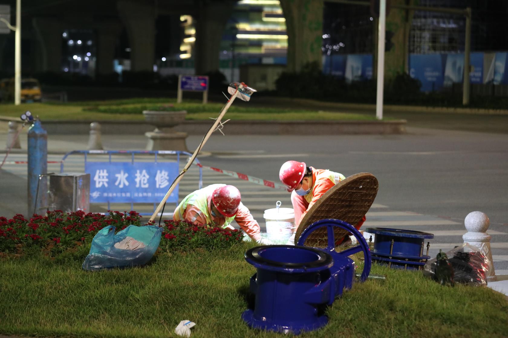 齐心协力换阀门，连夜奋战保运行——军海建设全力保障横琴安全用水